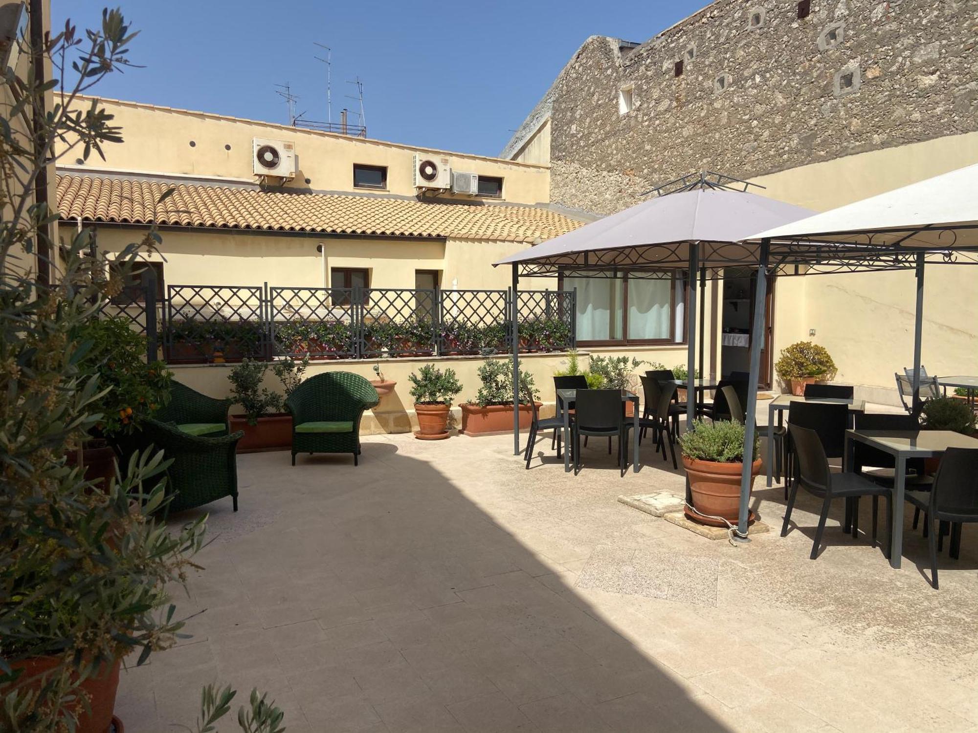 Sorella Luna Syracuse Exterior photo